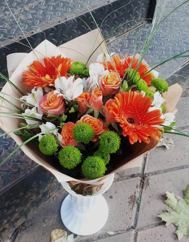 Букет цветов из: Герберы, Хризантемы, Альстромерии и Розы в Новокумском