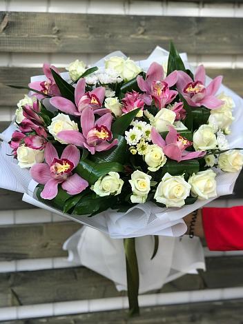 Букет цветов из: Розы и Хризантемы в Новокумском