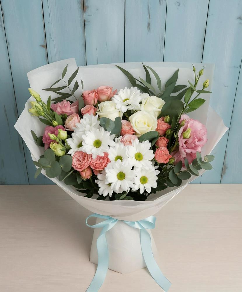 Букет цветов из: Розы, Лизиантусы и Хризантемы в Новокумском