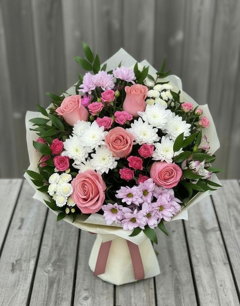 Букет цветов из: Альстромерии, Гвоздики, Розы и Хризантемы в Новокумском