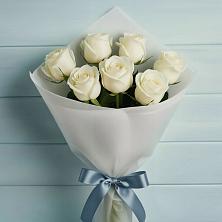 Букет 7 Белых роз Эдлесс Лав в Новокумском