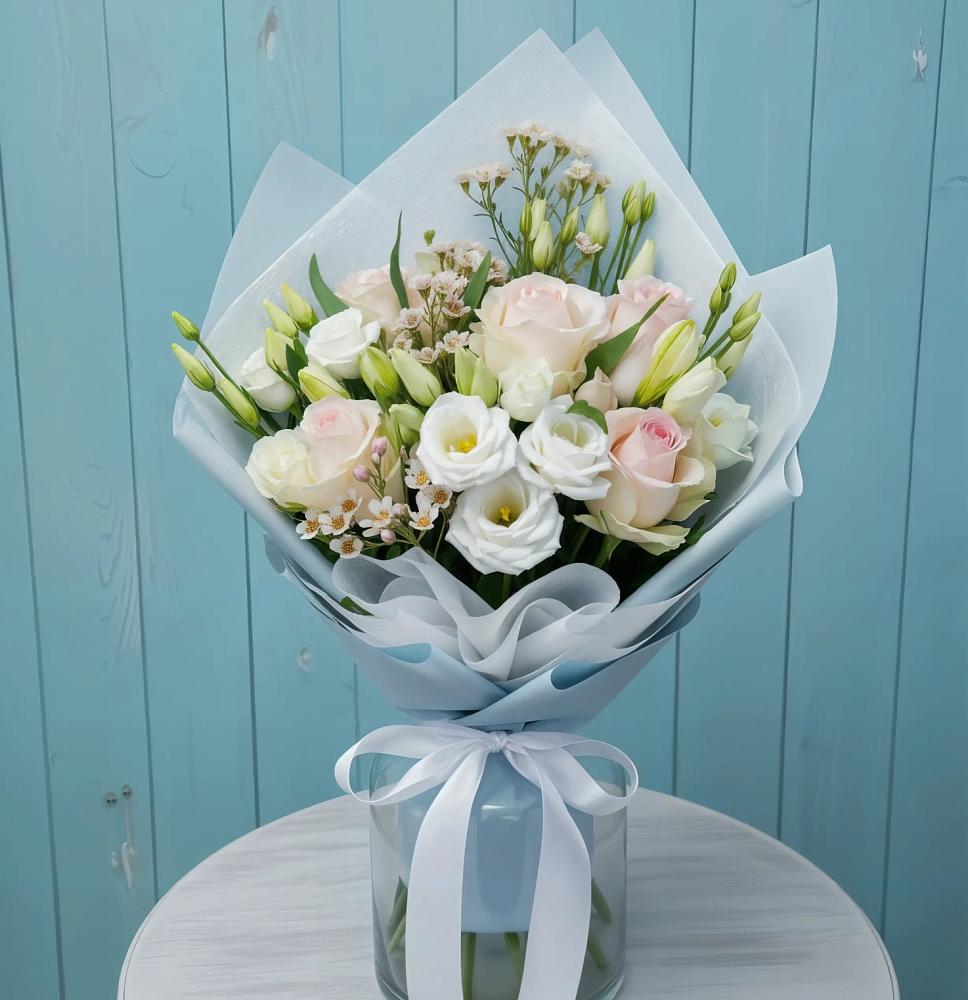 Букет цветов из: Розы и Лизиантусы в Новокумском