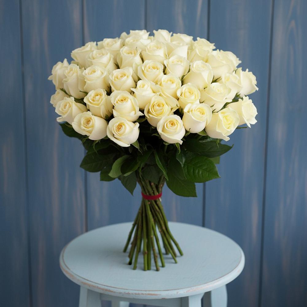 Букет 51 Белая роза Эдлесс Лав в Новокумском