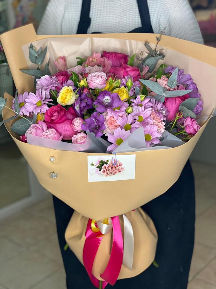 Букет цветов из: Хризантемы, Гвоздики и Альстромерии в Новокумском