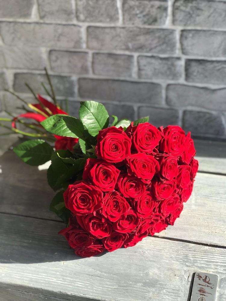 Букет Красные розы Фридом в Новокумском