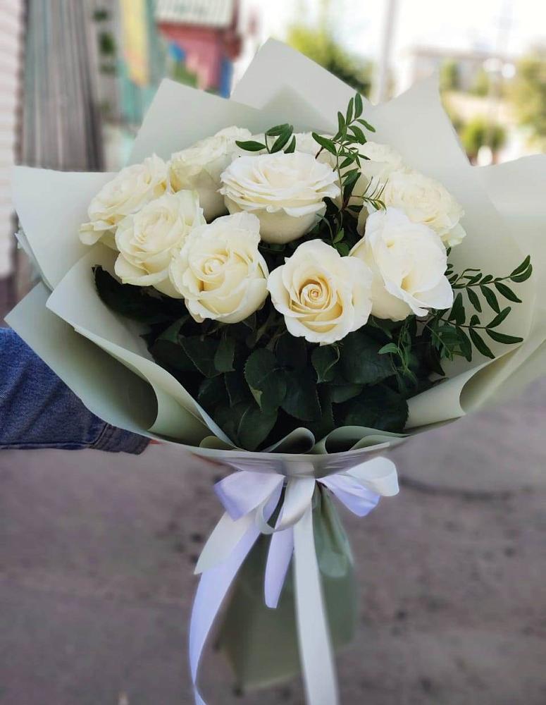 Букет Белые розы Проуд в Новокумском