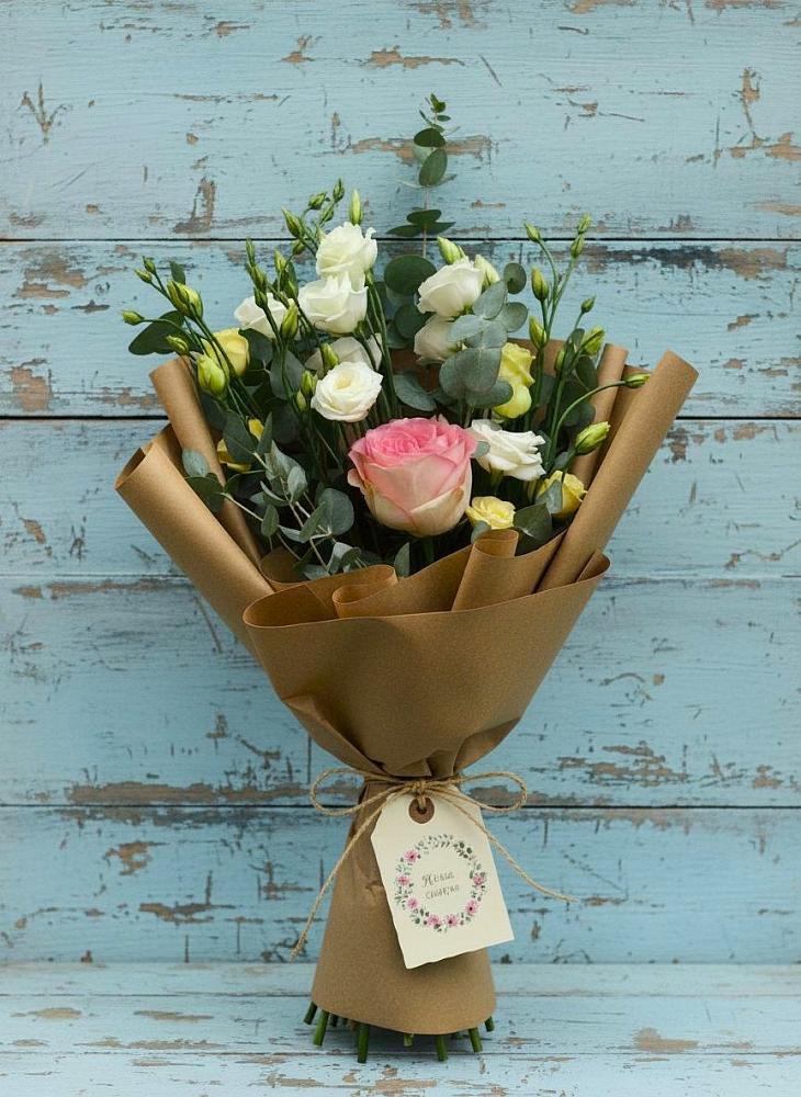 Букет цветов из: Розы и Лизиантусы в Новокумском