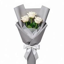 Букет 3 белые розы в Новокумском