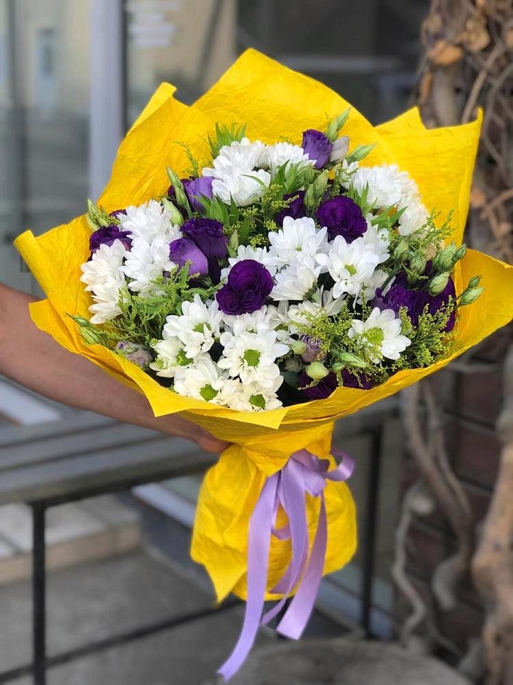 Букет цветов из: Ирисы, Хризантемы и Ромашки в Новокумском