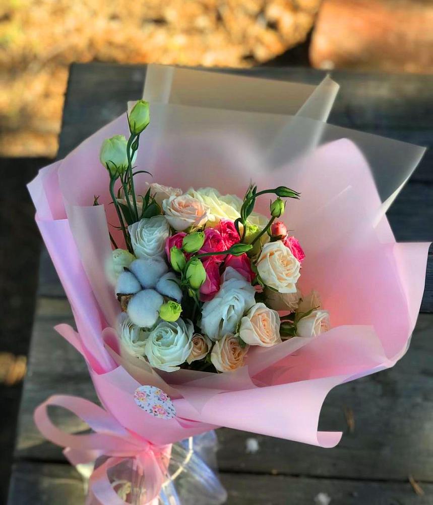 Букет цветов из: Розы и Лизиантусы в Новокумском