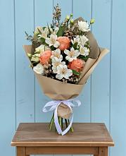 Букет цветов из:  Альстромерии, Лизиантусы, Розы и Хризантемы #REPLACE_PRED# Новокумском