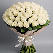 Букет 101 беля роза Белоснежка в Новокумском