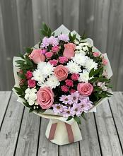 Букет цветов из:  Альстромерии, Гвоздики, Розы и Хризантемы в Новокумском
