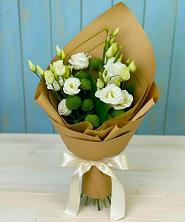 Букет цветов из:  Хризантемы и Лизиантусы в Новокумском