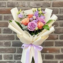 Букет цветов из:  Лизиантусы и Розы в Новокумском