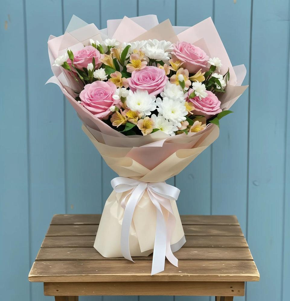 Букет цветов из: Гвоздики, Орхидеи и Розы в Новокумском