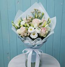 Букет цветов из:  Розы и Лизиантусы #REPLACE_PRED# Новокумском