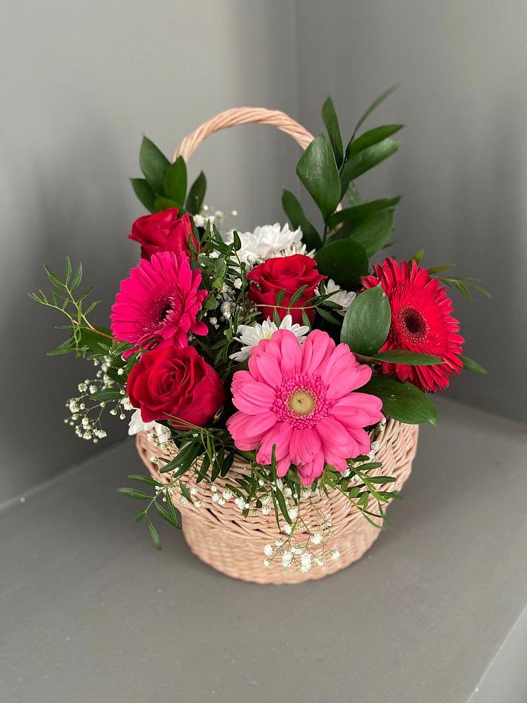 Цветочная композиция из Розы, Хризантемы и Герберы в корзине в Новокумском
