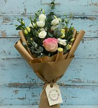 Букет цветов из:  Розы и Лизиантусы в Новокумском