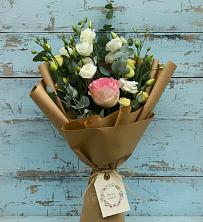 Букет цветов из:  Розы и Лизиантусы в Новокумском