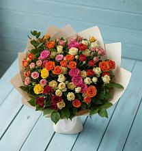 Букет Микс из разноцветных кустовых роз в Новокумском