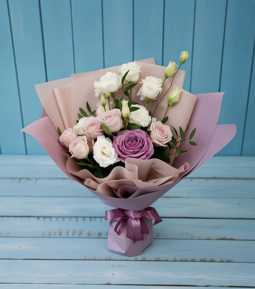 Букет цветов из: Розы и Лизиантусы в Новокумском